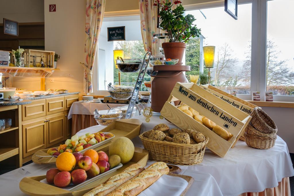 Seehotel Luisenhof Falkenhagen  ภายนอก รูปภาพ