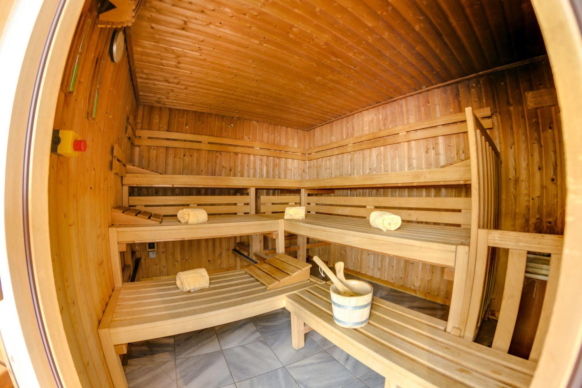 Seehotel Luisenhof Falkenhagen  ภายนอก รูปภาพ