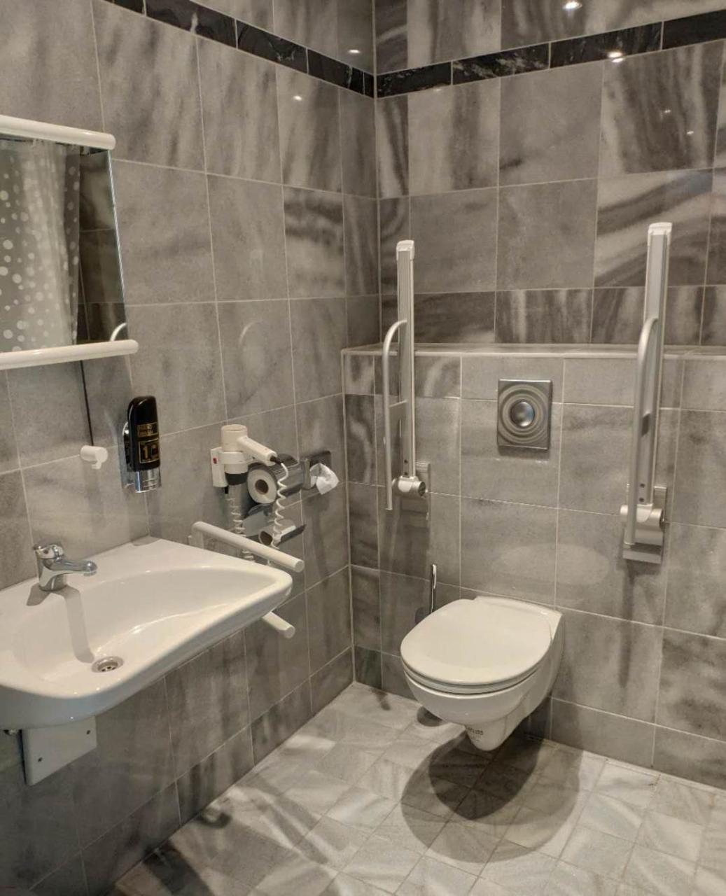Seehotel Luisenhof Falkenhagen  ภายนอก รูปภาพ